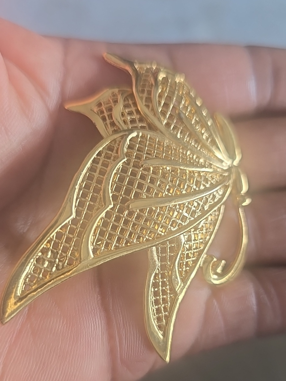 - Decorative Floral Pin